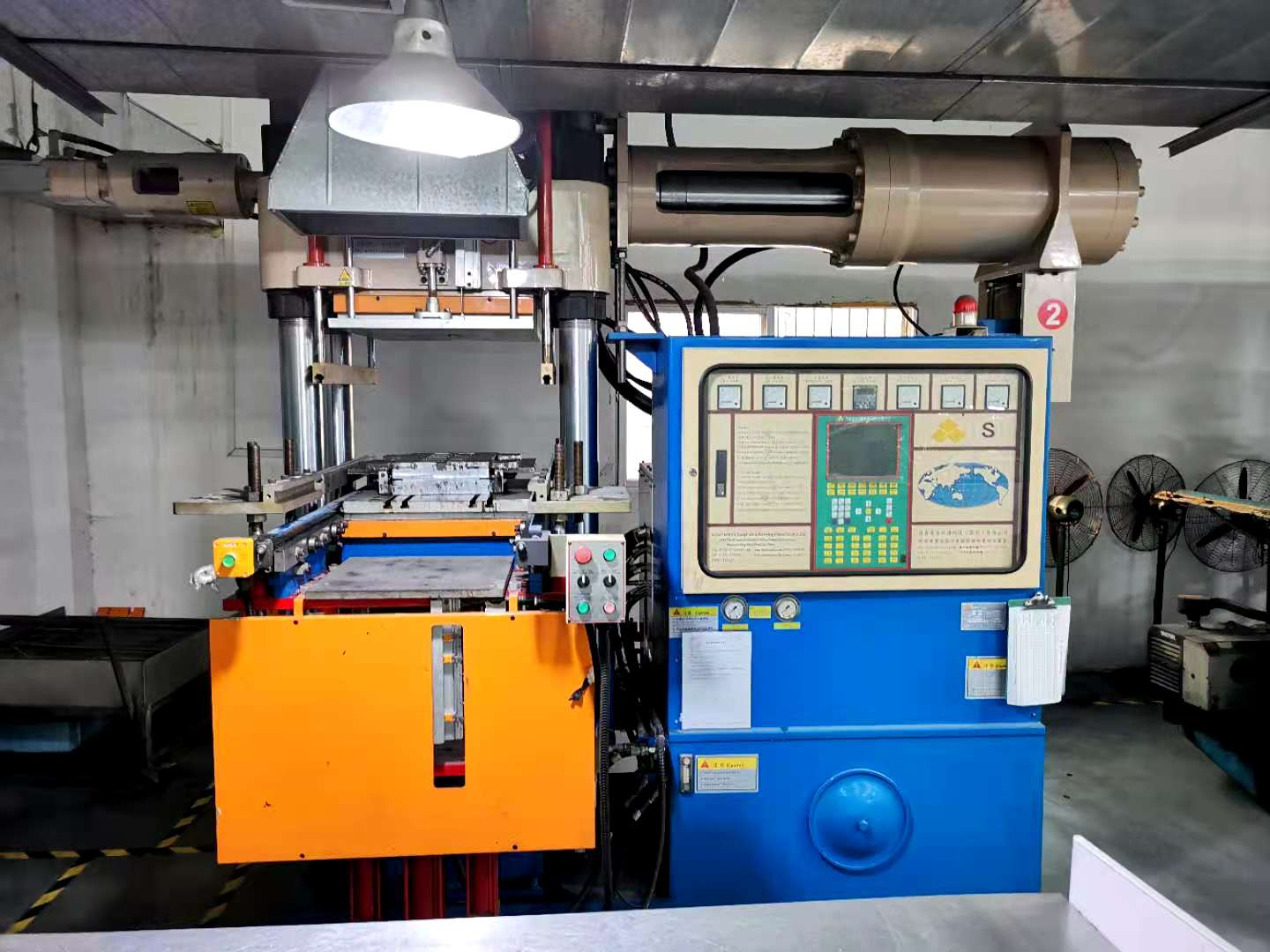 300T自動注射成型機