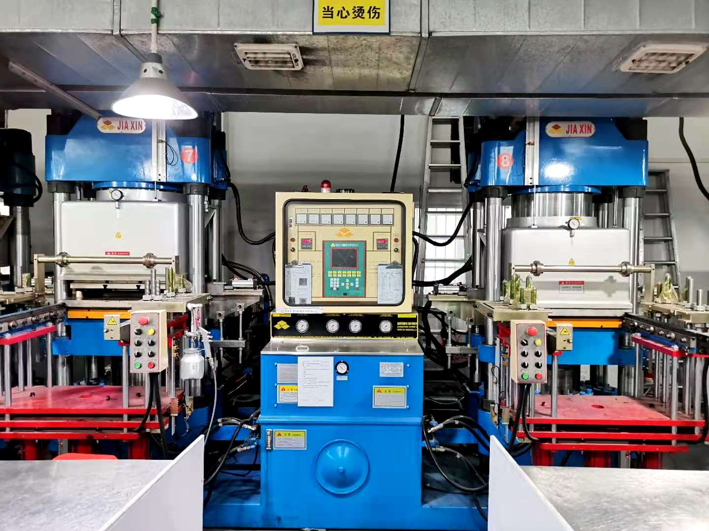 250、300T真空自動成型機