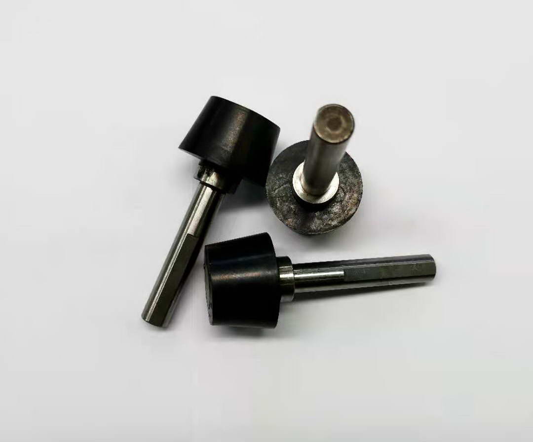 五（wǔ）金包膠滾輪（lún）